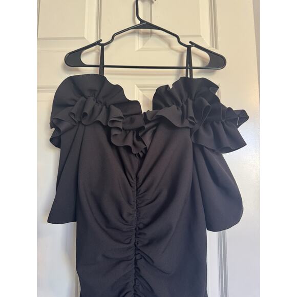 NWOT Xscape Ruffled Off-the-Shoulder Short Sleeve Crepe Sheath Gown – Size 18 - Picture 9 of 16